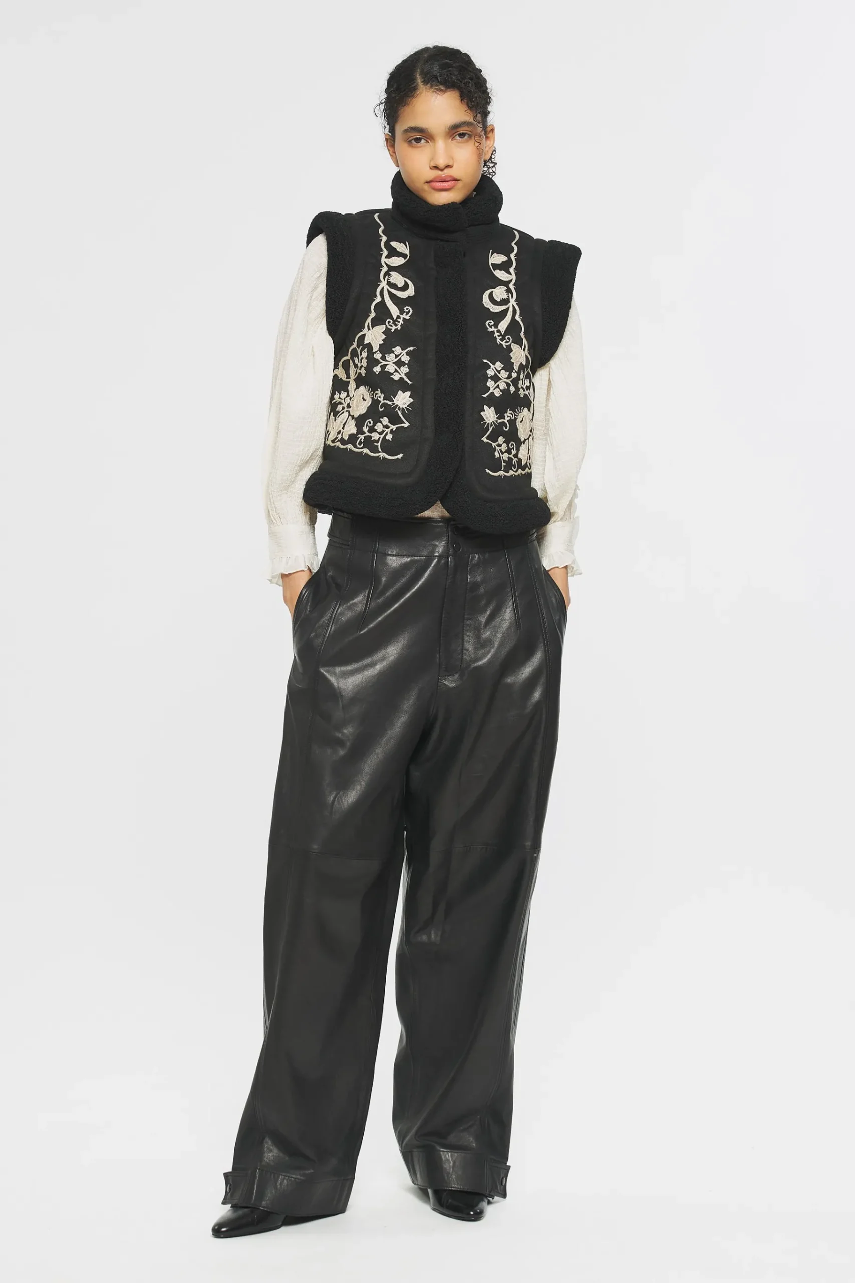 ANTIK BATIK Saliba Embroidered gilet Black Best