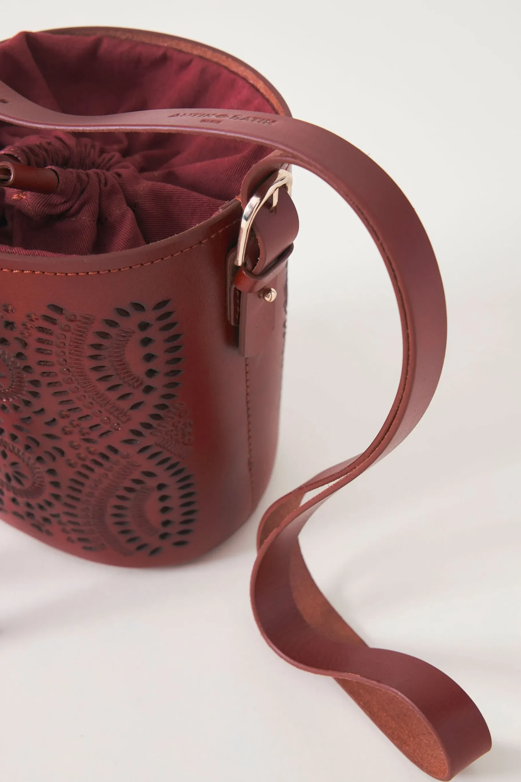 ANTIK BATIK Small lace-style openwork leather bucket bag Galy Discount