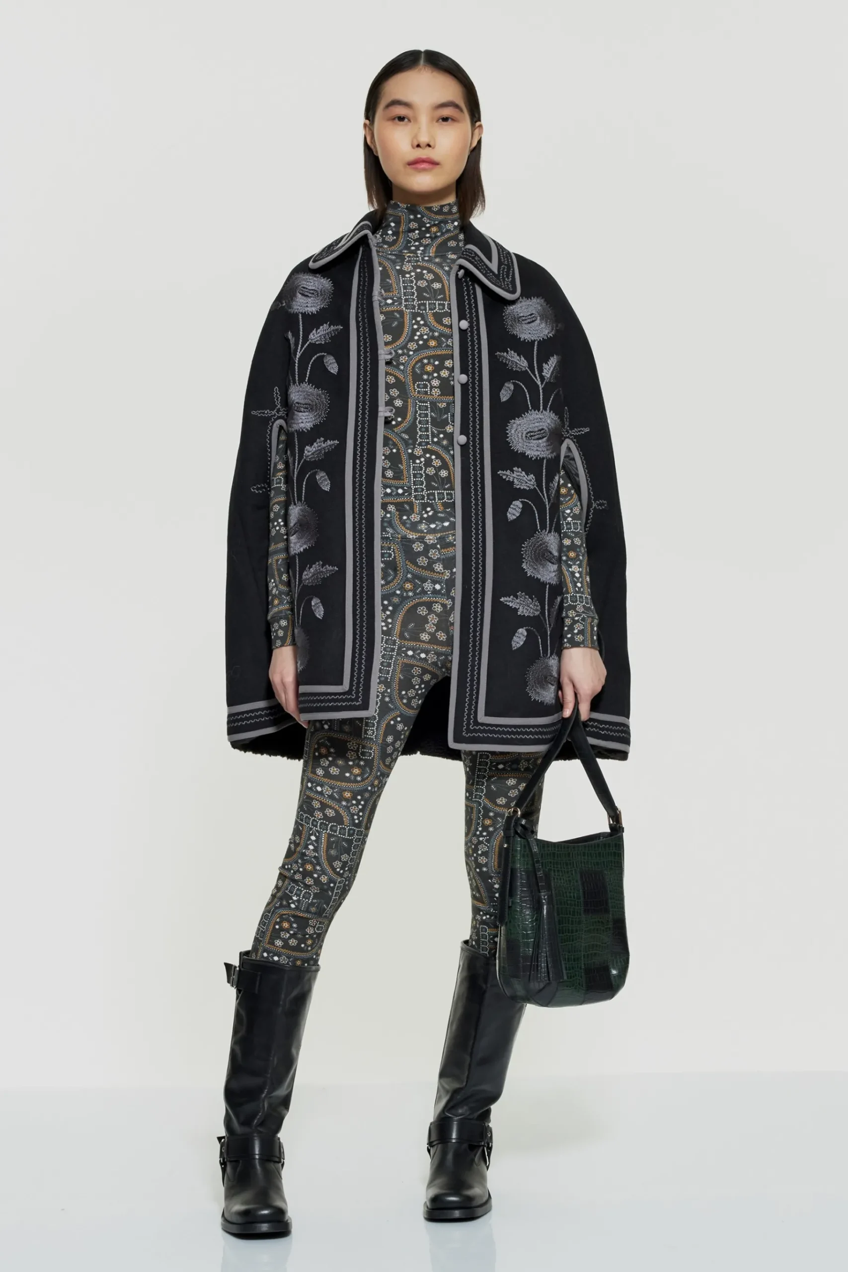 ANTIK BATIK Trudy embroidered cape Best